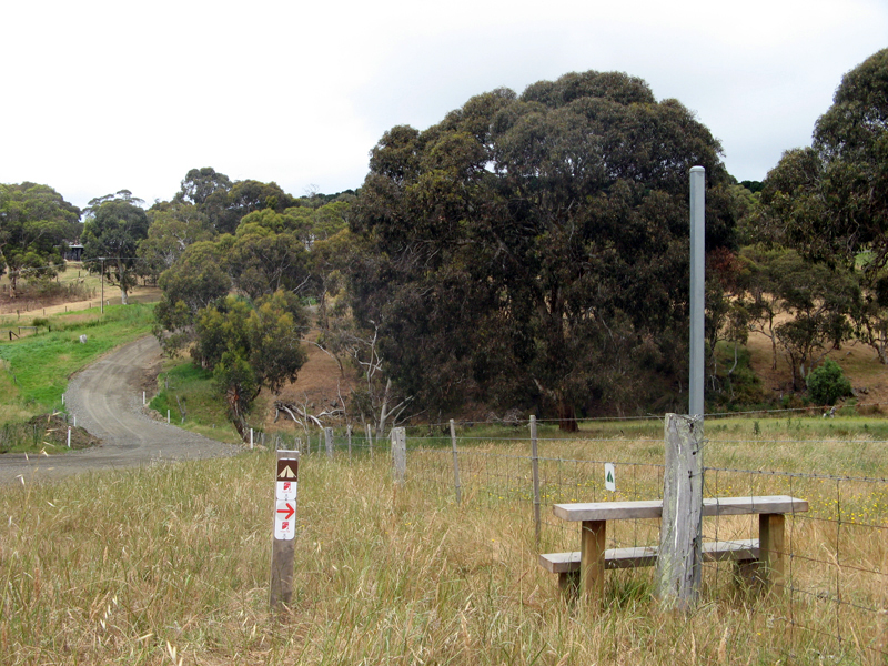 The stile shows some tent icon signs (GR 642 554)